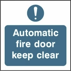 Automatic fire door keep clear sign showing blue exclamation pictogram above wording. Artwork FPRV0024.